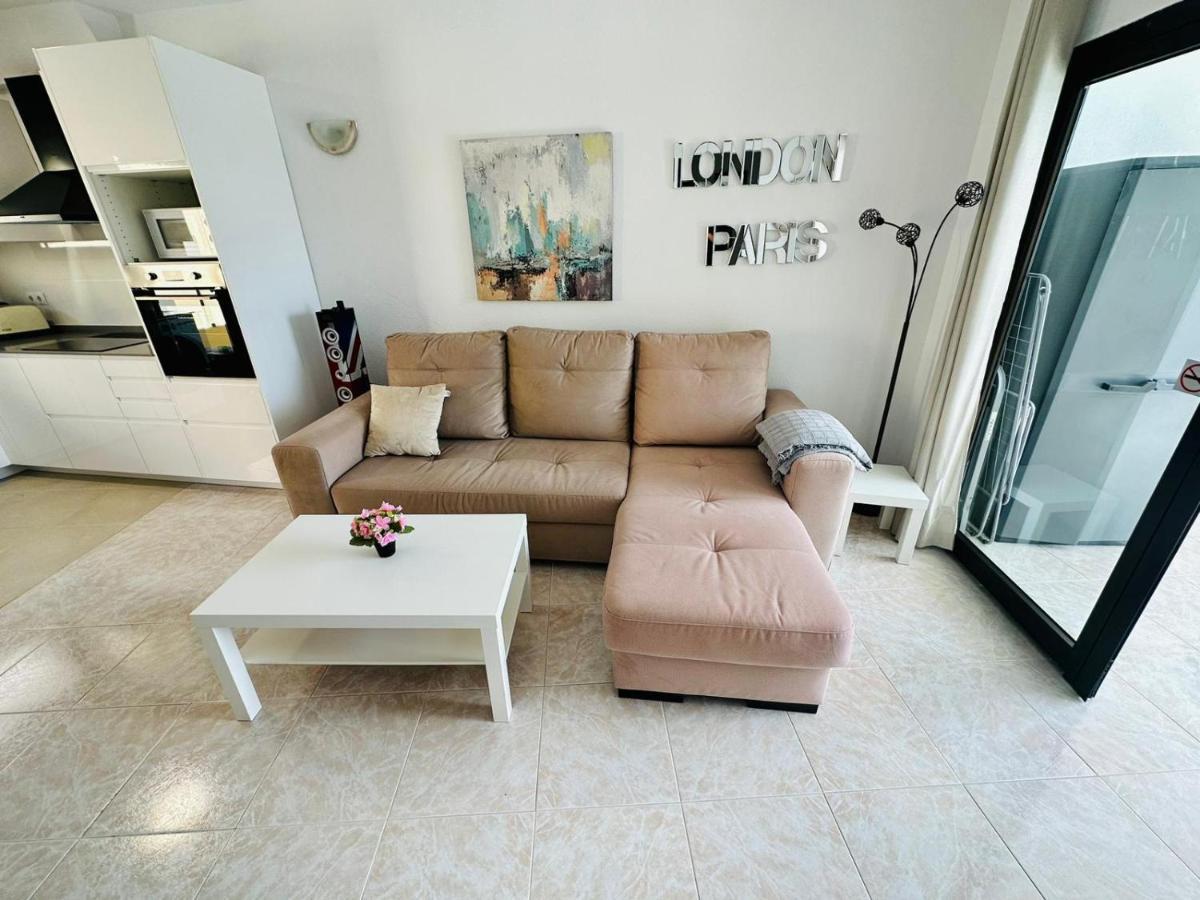 Ocean Front Cozy 2 Bedroom, 3 Beds Spacious- Netflix, Pool, Lift & Fast Wifi Appartamento