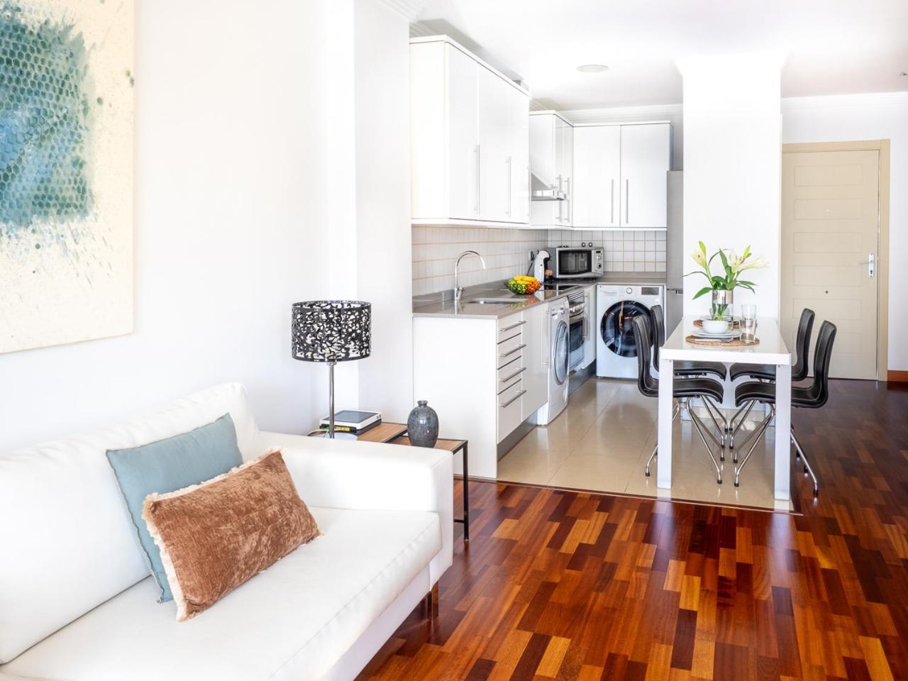 Abora Garden With Terrace, Pool, Extensive Gardens And Free Parking *