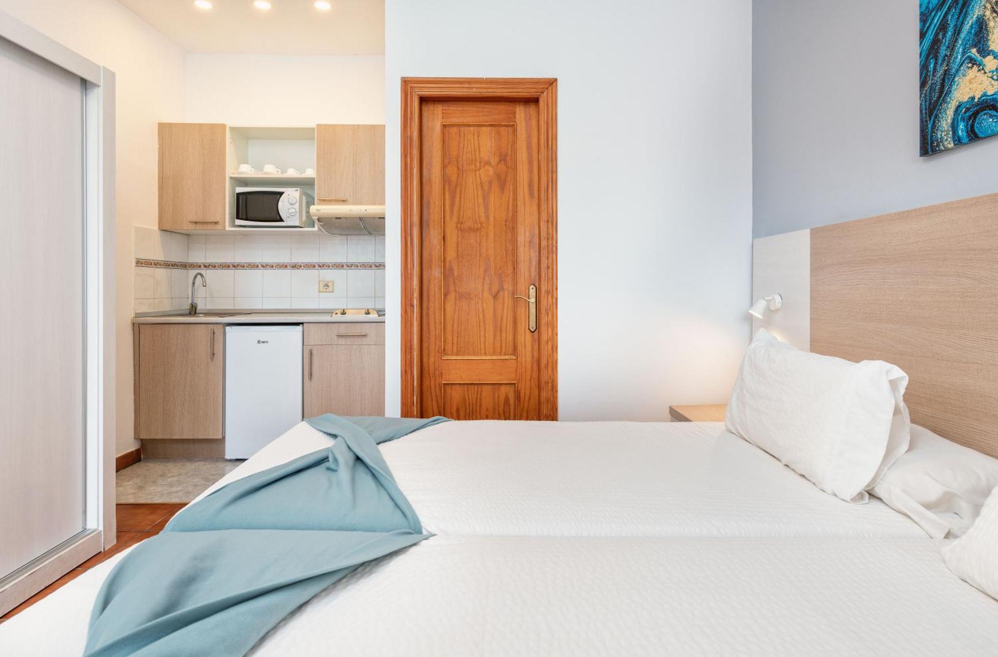 New Folias Aparthotel 3*