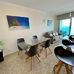 Hermoso Edificio Frente Al Mar Con Gran Terraza Y Hermosas Vistas