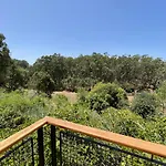 Dúplex de invitados en medio del bosque