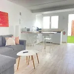 Casita Estrella Con Entrada Independiente Y Patio