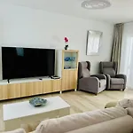 Modern Duplex 50M From The Beach