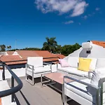 La Casa Blanca A Smart And Sunny,3 Bedrooms House