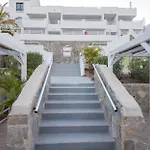 2Br Private Terrace House - Solarium & Pool