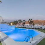 2Br Private Terrace House - Solarium & Pool