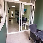 El Puente Holiday Home I- Airport 8,1K