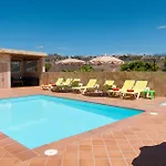 Villa Los Azules With Pool And Jacuzzi