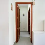 Work & Pet Friendly Urban Home Next To The Beach