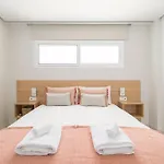 Freshly Renovated, Walk To Yumbo, Shops & Dining