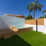 Refurbished 2 Bedrooms House Private Pool