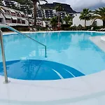 Playa Del Cura - Spacious Beachside Apartment