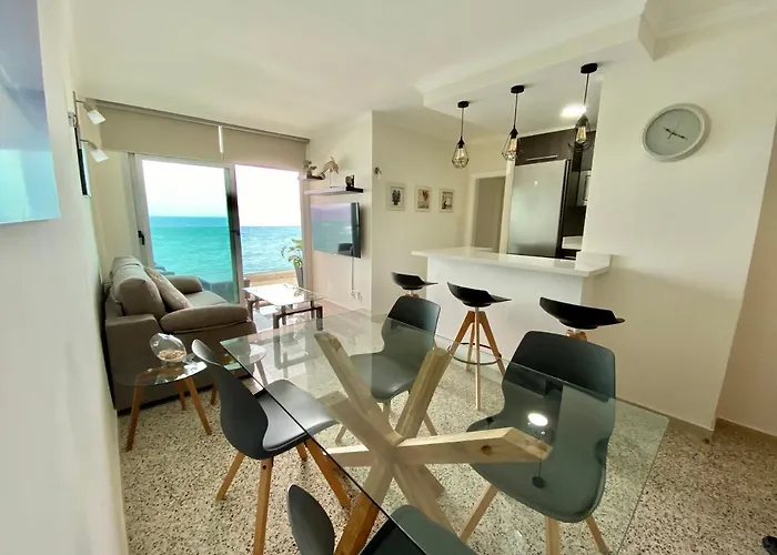 Hermoso Edificio Frente Al Mar Con Gran Terraza Y Hermosas Vistas