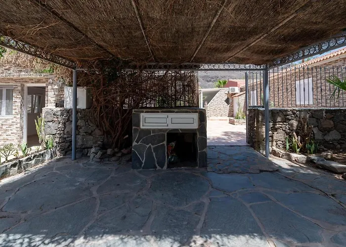 3Br Country Home - Private Pool & Terrace