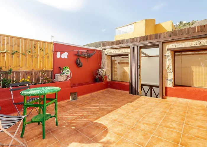 Flatguest Amiga Mia - Traditional House