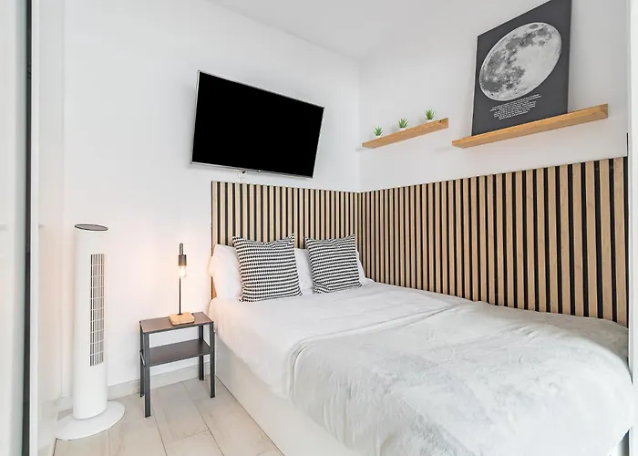 Minimalist & Exterior Studio Next To The Beach