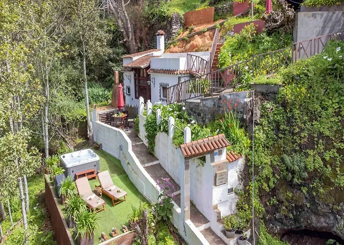 Unique Cave House With Jacuzzi In Moya
