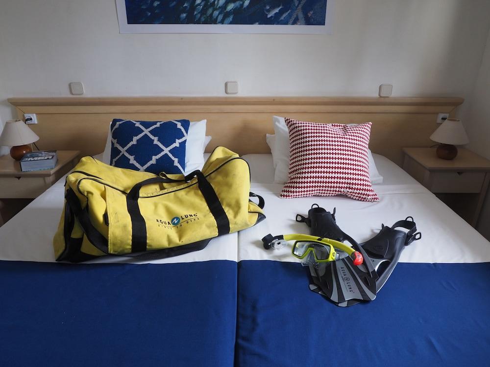 Blue Explorers Hotel