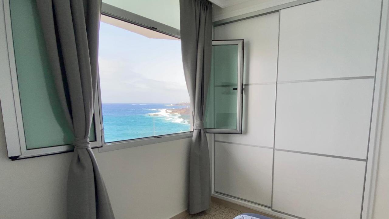 Hermoso Edificio Frente Al Mar Con Gran Terraza Y Hermosas Vistas
