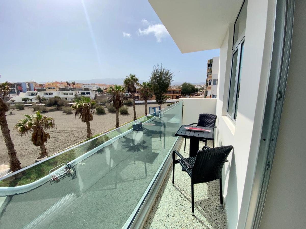 Hermoso Edificio Frente Al Mar Con Gran Terraza Y Hermosas Vistas *
