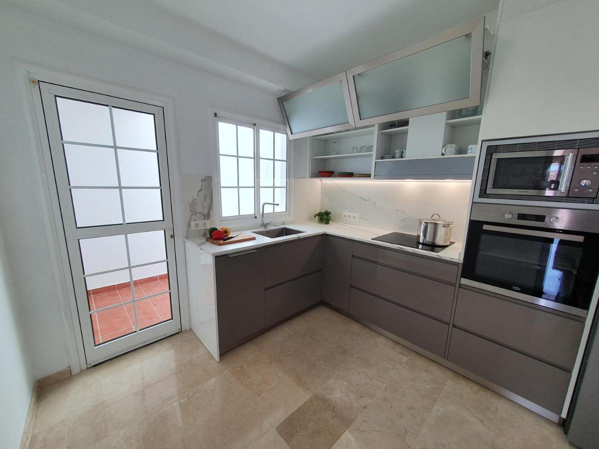 Modern Family Above Swimming Pool * Puerto Rico (Gran Canaria)
