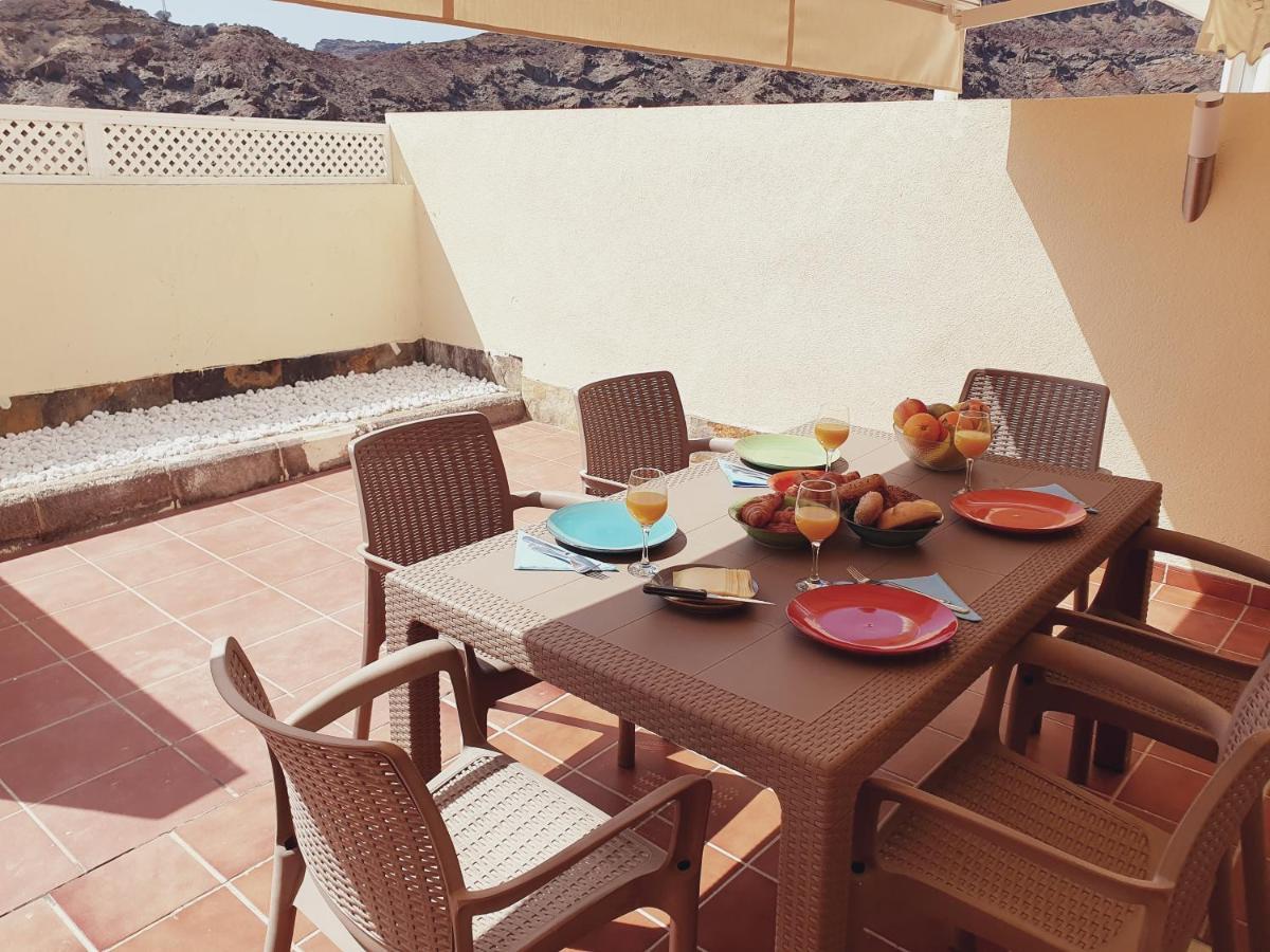 Modern Family Above Swimming Pool Apartment Puerto Rico (Gran Canaria)