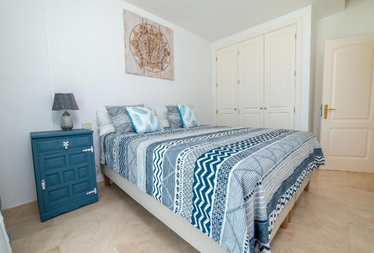 Modern Family Above Swimming Pool Apartment Puerto Rico (Gran Canaria)
