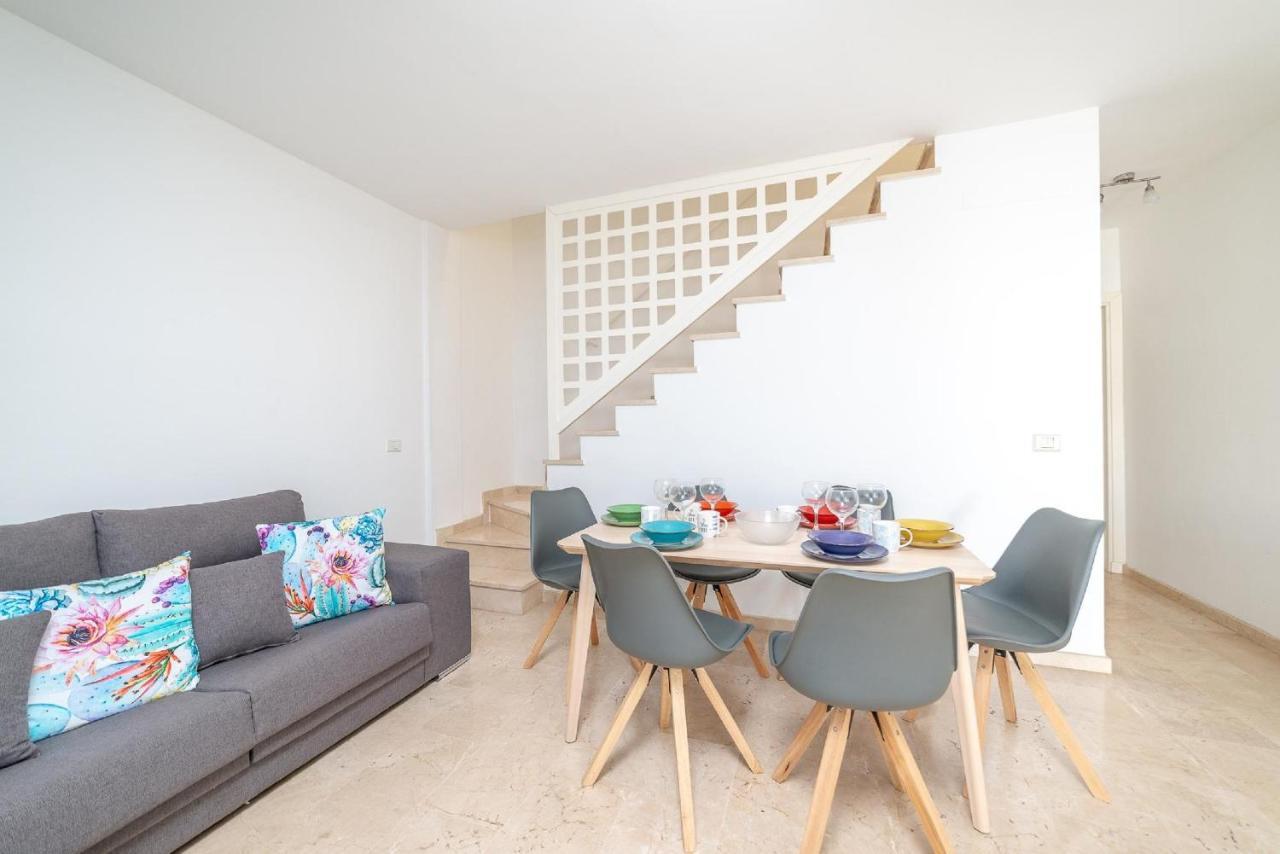 Modern Family Above Swimming Pool Apartment *