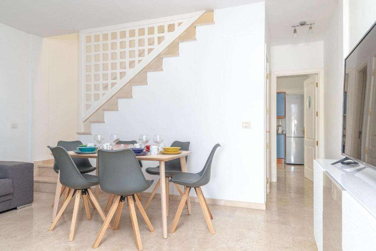 Modern Family Above Swimming Pool Apartment *