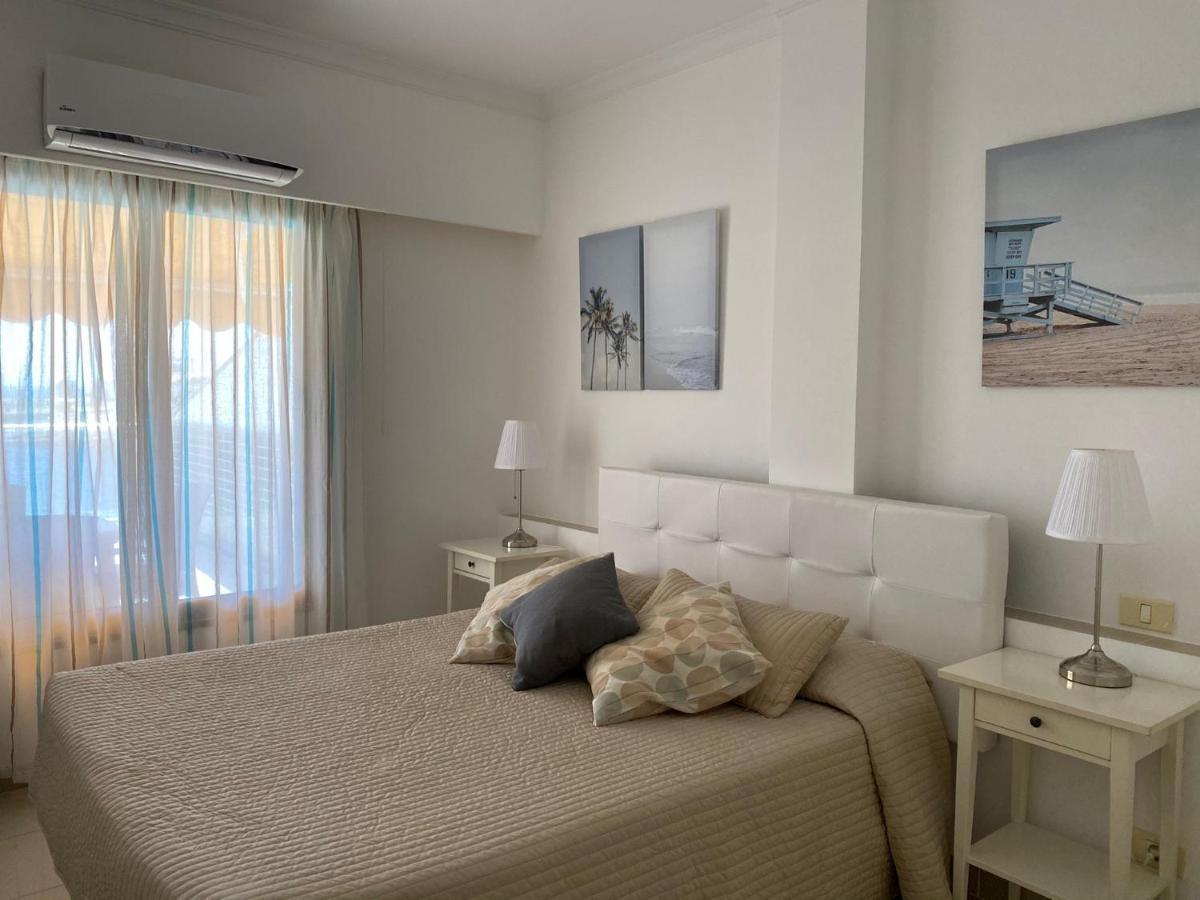 Appartamento Billy's Beachfront With Pool Access