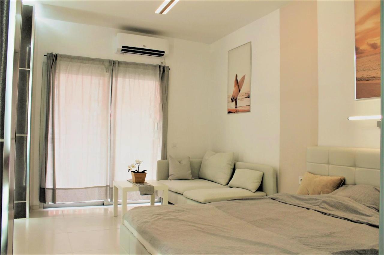 Waterfront Studio Apartment *
