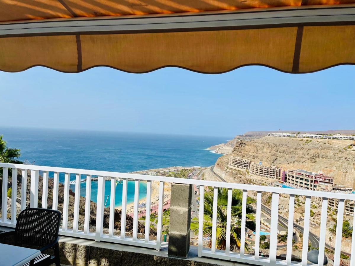 Balcony - With Ocean View. Apartment Amadores