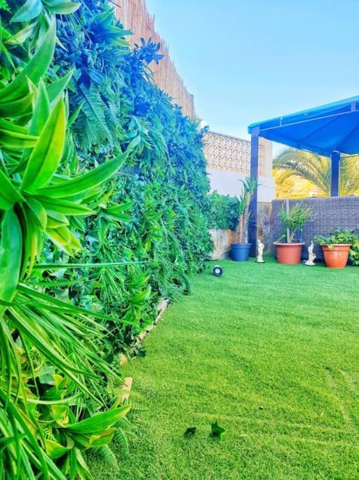 The Perfect Place To Relax Bedroom With Hot Tub, Beautiful Tropical Garden Area. Bbq And Big Open Spaces Through The House.it Is Located In A Quiet Place, But Still 5 Min Away From The Touristic Puerto Rico And Walking Distance From The Mogán