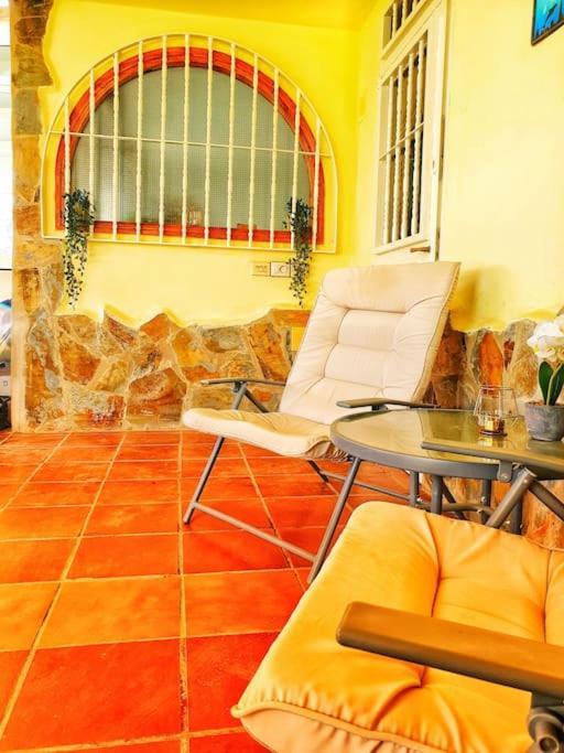 The Perfect Place To Relax Bedroom With Hot Tub, Beautiful Tropical Garden Area. Bbq And Big Open Spaces Through The House.it Is Located In A Quiet Place, But Still 5 Min Away From The Touristic Puerto Rico And Walking Distance From The Mogán