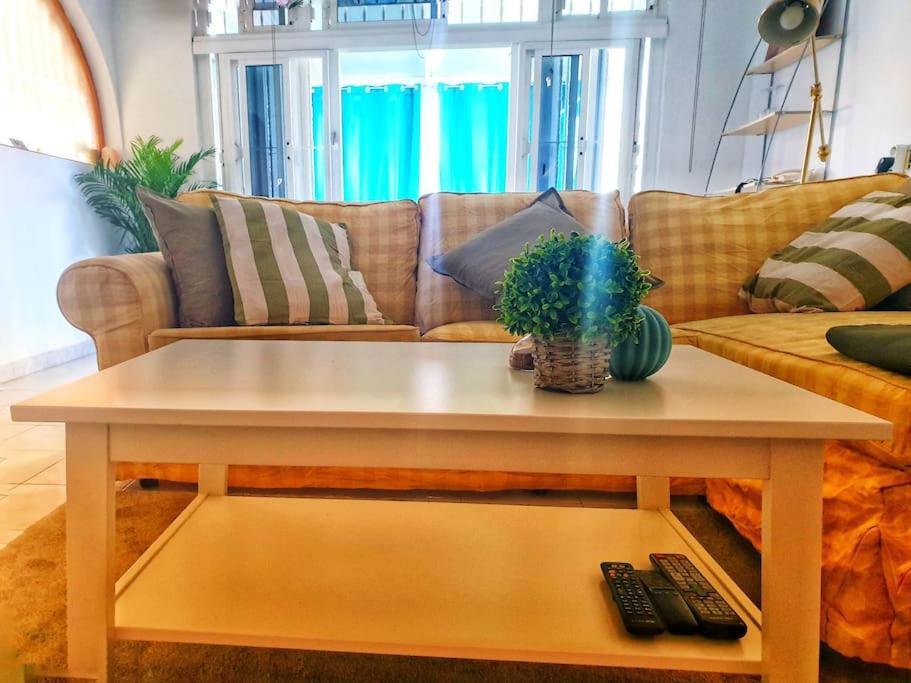 The Perfect Place To Relax Bedroom With Hot Tub, Beautiful Tropical Garden Area. Bbq And Big Open Spaces Through The House.it Is Located In A Quiet Place, But Still 5 Min Away From The Touristic Puerto Rico And Walking Distance From The * Mogán