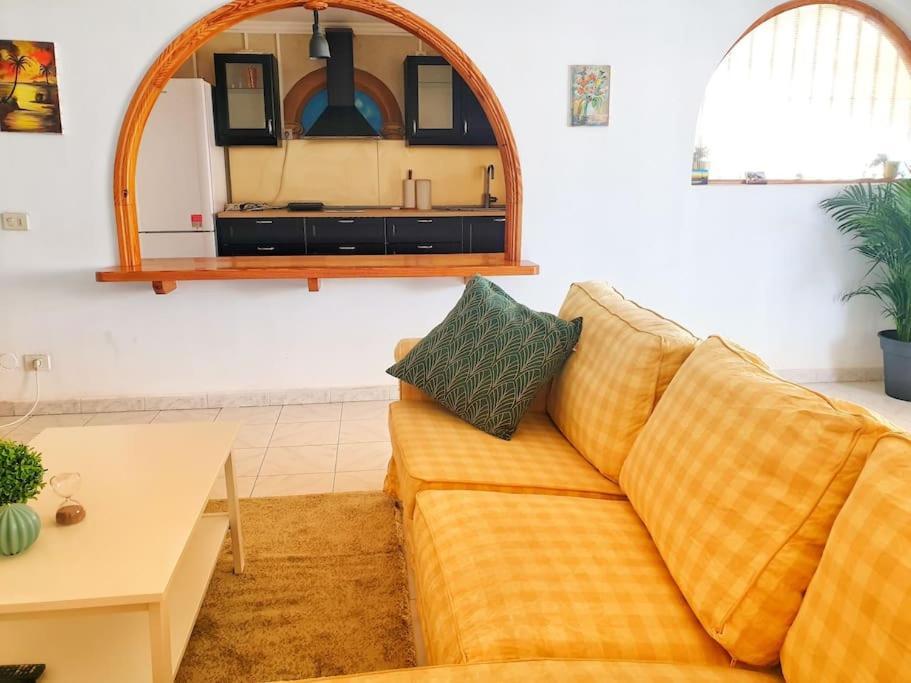 Apartamento The Perfect Place To Relax Bedroom With Hot Tub, Beautiful Tropical Garden Area. Bbq And Big Open Spaces Through The House.it Is Located In A Quiet Place, But Still 5 Min Away From The Touristic Puerto Rico And Walking Distance From The *