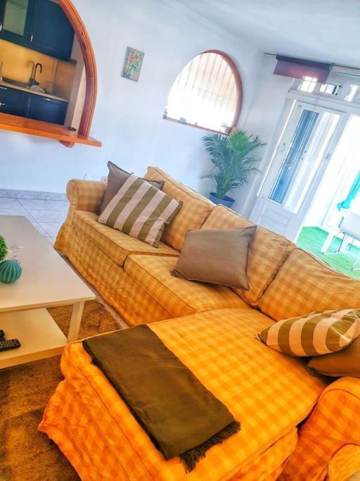 Apartamento The Perfect Place To Relax Bedroom With Hot Tub, Beautiful Tropical Garden Area. Bbq And Big Open Spaces Through The House.it Is Located In A Quiet Place, But Still 5 Min Away From The Touristic Puerto Rico And Walking Distance From The
