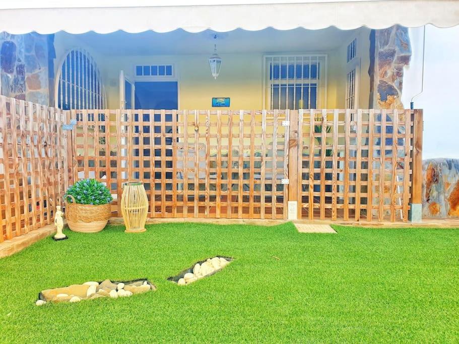 Apartamento The Perfect Place To Relax Bedroom With Hot Tub, Beautiful Tropical Garden Area. Bbq And Big Open Spaces Through The House.it Is Located In A Quiet Place, But Still 5 Min Away From The Touristic Puerto Rico And Walking Distance From The Mogán