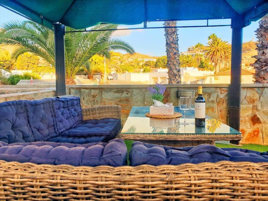 Apartamento The Perfect Place To Relax Bedroom With Hot Tub, Beautiful Tropical Garden Area. Bbq And Big Open Spaces Through The House.it Is Located In A Quiet Place, But Still 5 Min Away From The Touristic Puerto Rico And Walking Distance From The