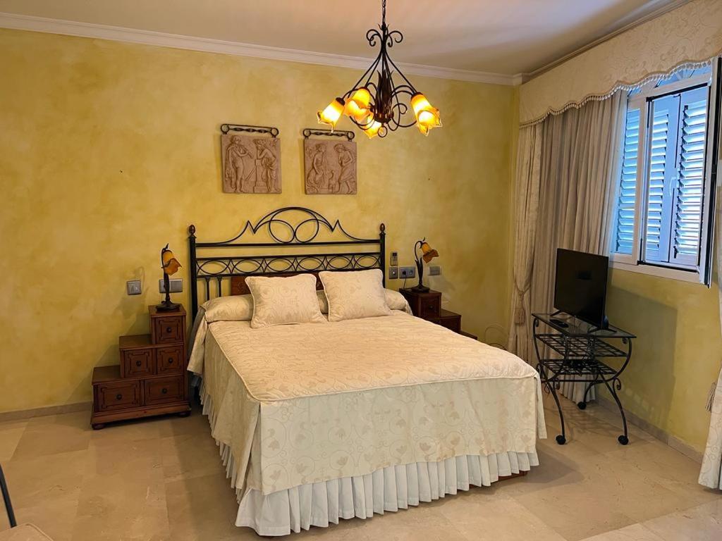 Villa Agradable Con Piscina 4 Dormitorios *