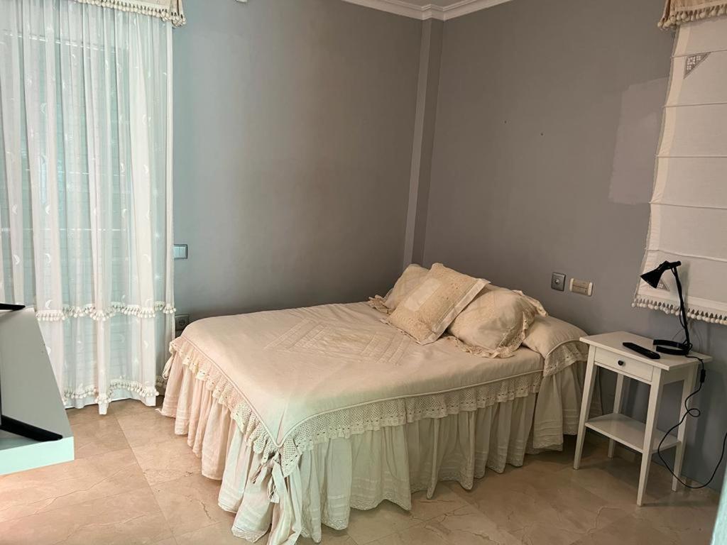 Villa Agradable Con Piscina 4 Dormitorios *