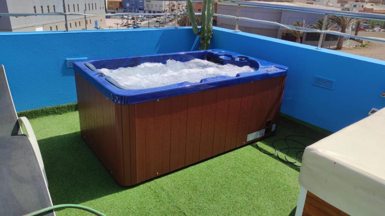 ático Con Vistas , Jacuzzi , Terraza Y Barbacoa Arinaga