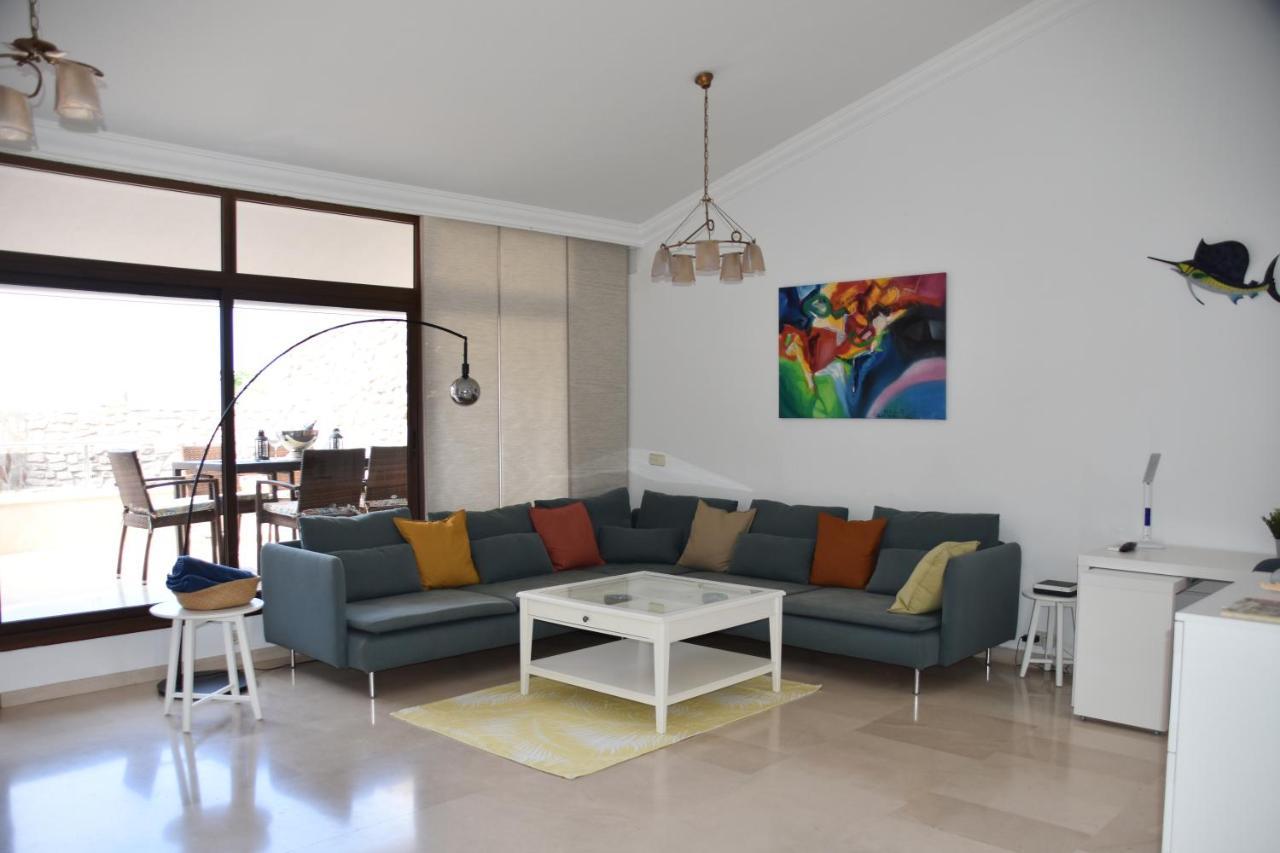Villa Elsa Tauro Topaz *