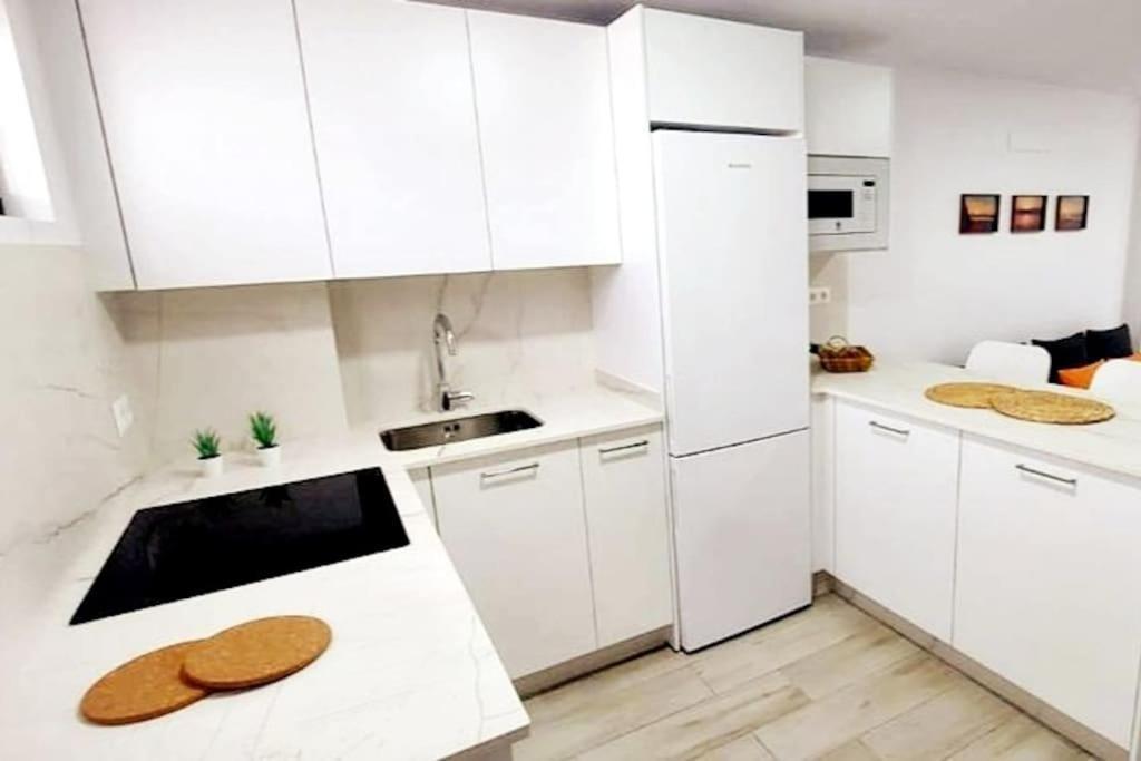 Apartamento Newly Refurbished Beachfront Apartment. San Bartolomé
