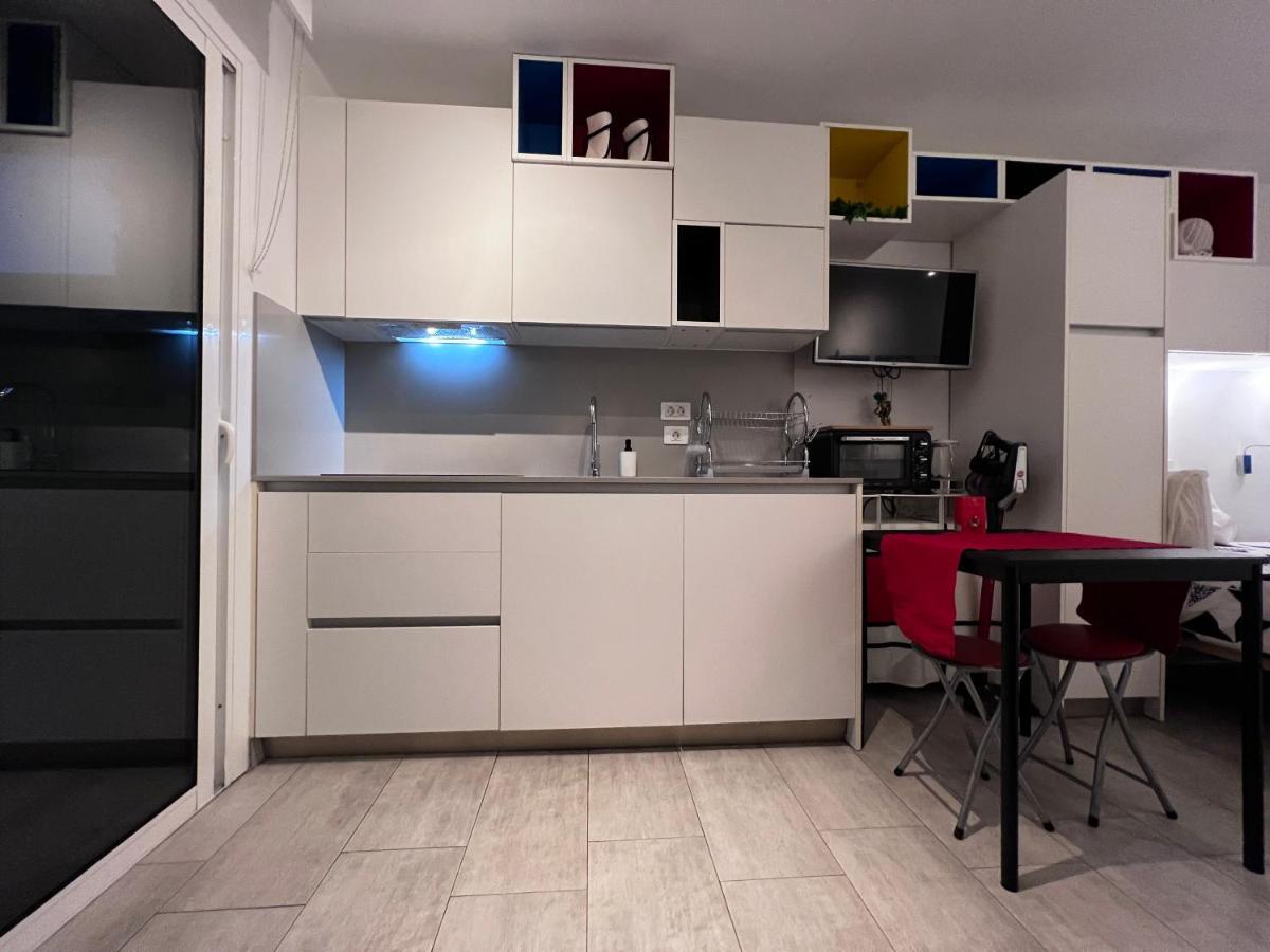Aparthotel Estudio Mondrian *