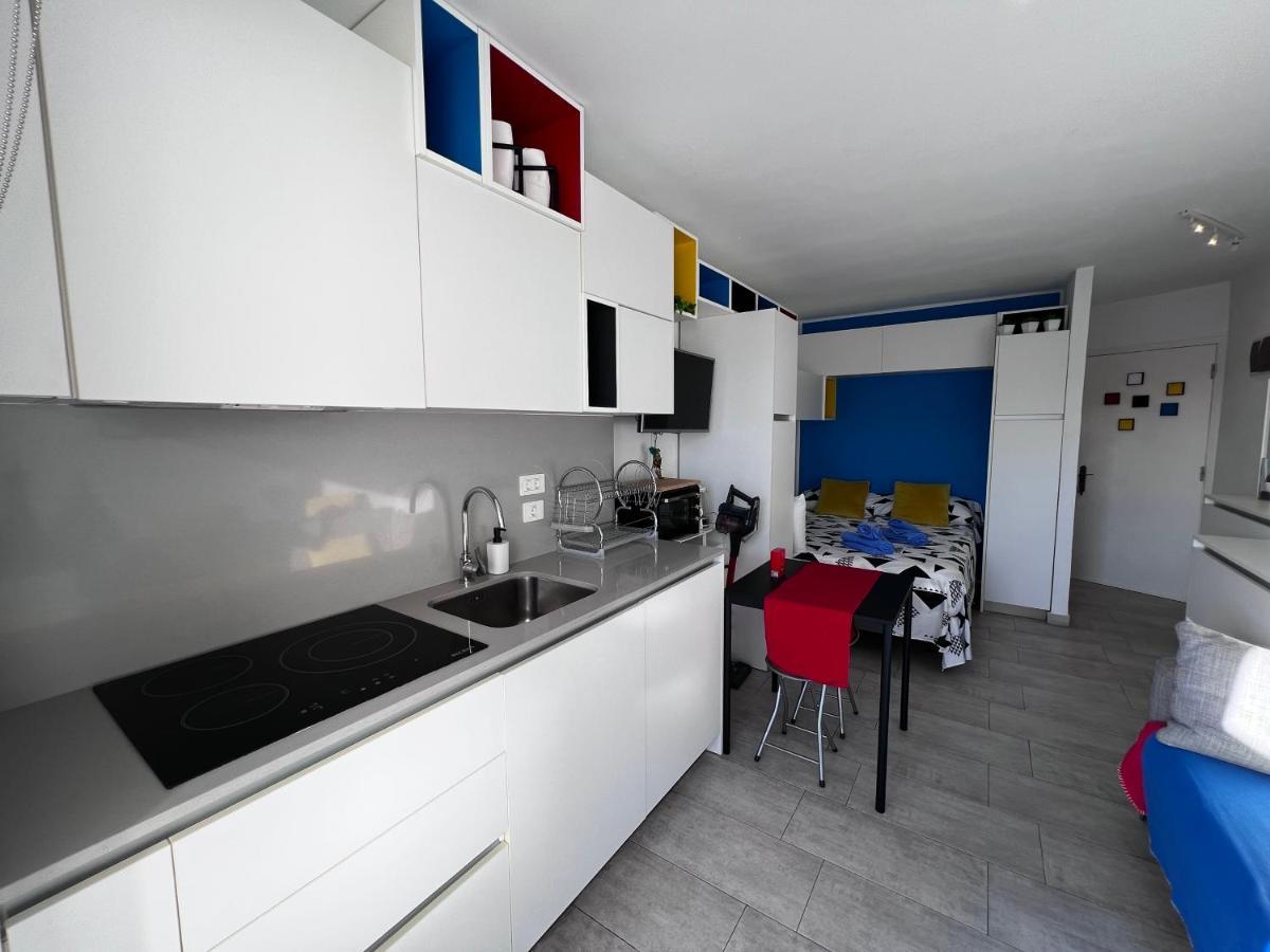 Estudio Mondrian * Playa del Ingles (Gran Canaria)