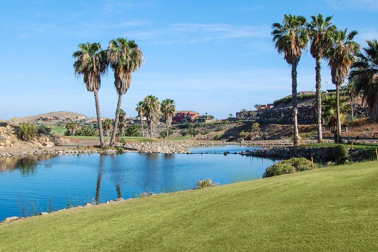 Villa Par 4 9 *