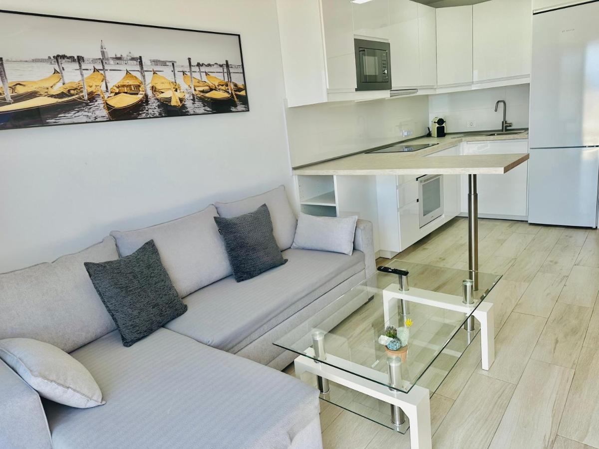 Balcony - With Ocean View. Apartment *