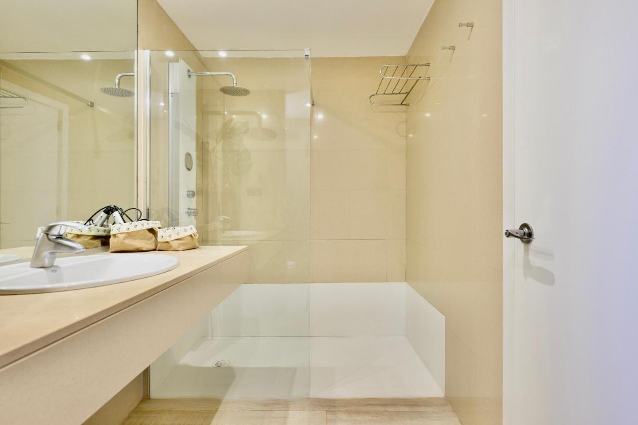 Villa With Private Pool In Luxury Golf *