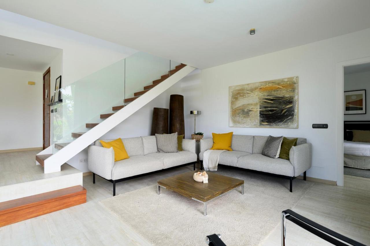 Villa With Private Pool In Luxury Golf *